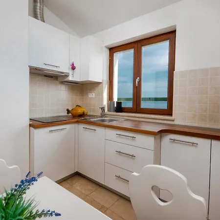 Apartment With Pool Maraska *