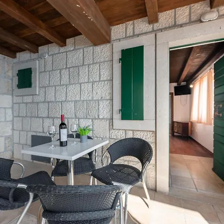 Apartment With Pool Maraska Brela