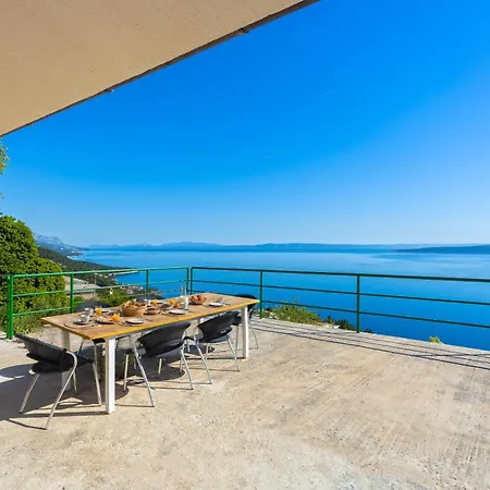 Apartamento With Pool Maraska