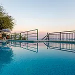With Pool Maraska Appartamento