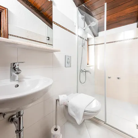 With Pool Maraska Apartament *