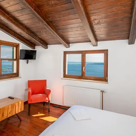 Apartman With Pool Maraska