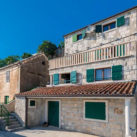 Apartman With Pool Maraska