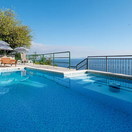 With Pool Maraska Brela