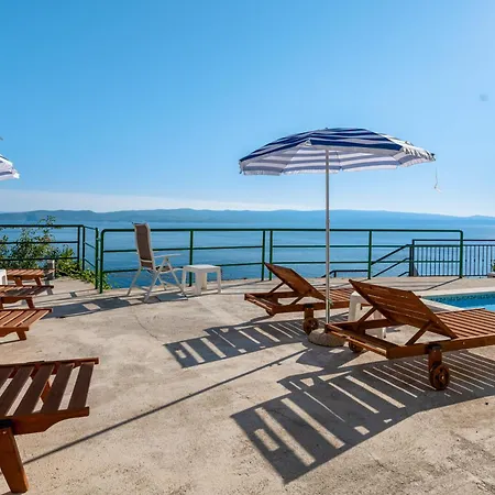 Apartman With Pool Maraska *