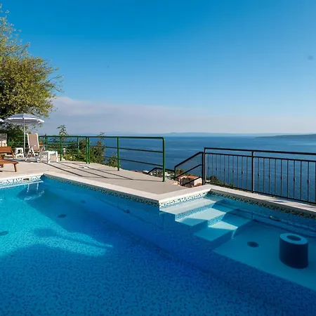 With Pool Maraska Brela