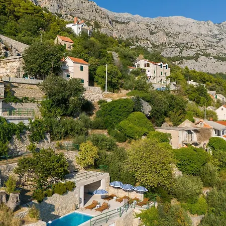 With Pool Maraska Apartament