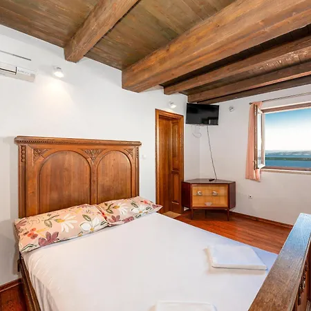 With Pool Maraska Brela