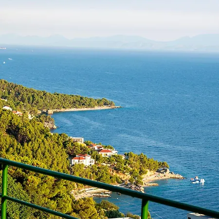 Apartament With Pool Maraska