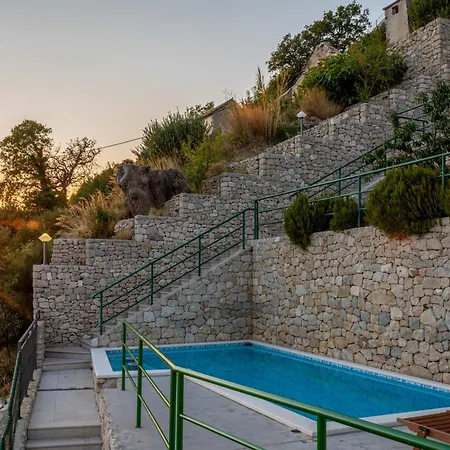 With Pool Maraska Brela