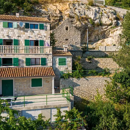 With Pool Maraska Apartament *