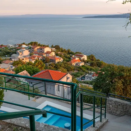 Apartman With Pool Maraska *
