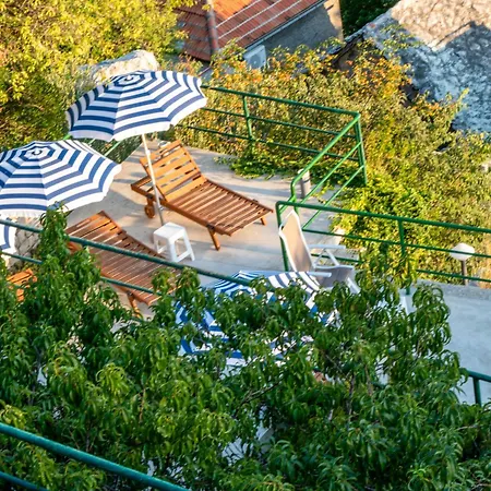 With Pool Maraska Appartement