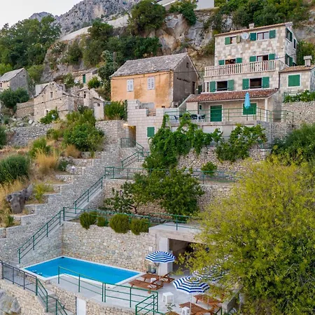 Apartman With Pool Maraska