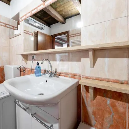 Apartment With Pool Maraska *