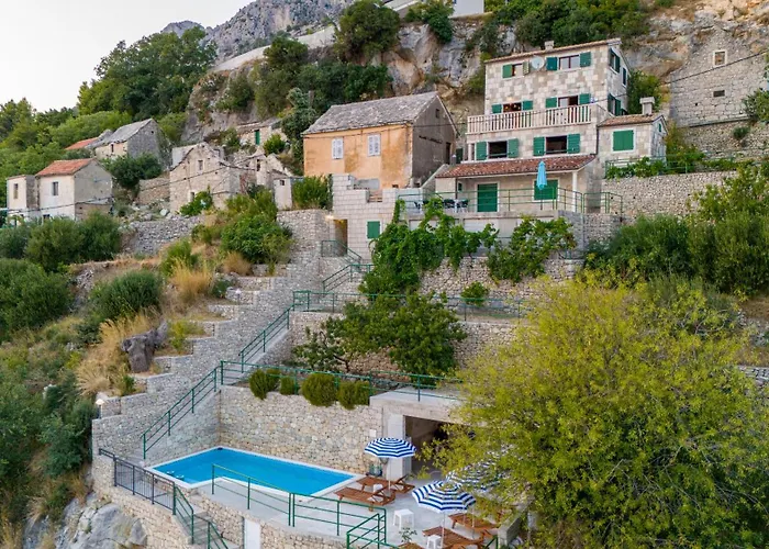 Apartamento With Pool Maraska