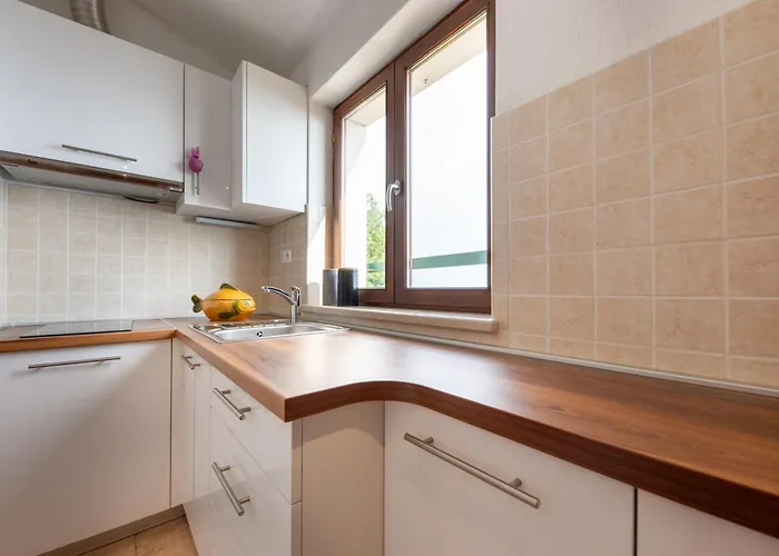 With Pool Maraska 아파트 브렐라