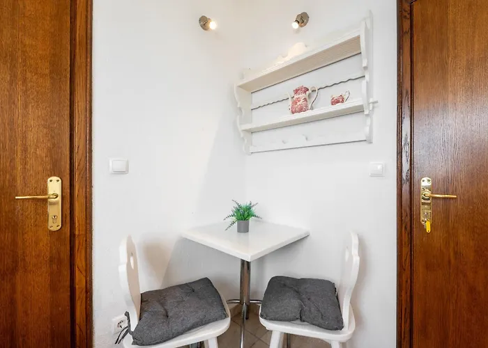 아파트 With Pool Maraska 브렐라