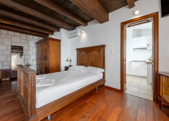 With Pool Maraska * 브렐라