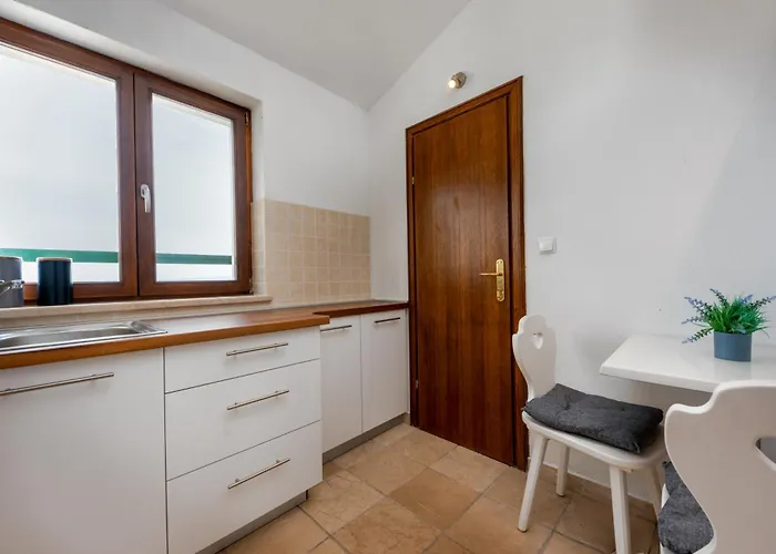 Apartamento With Pool Maraska