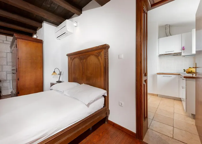 With Pool Maraska 아파트 *