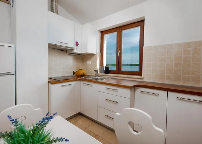 아파트 With Pool Maraska *